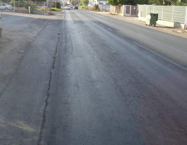 La imagen muestra el estado actual del firme de la carretera RM-303