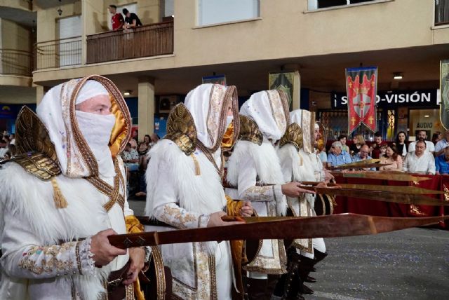 El Gran Desfile de Moros y Cristianos contó con un 20% más de público que en años anteriores