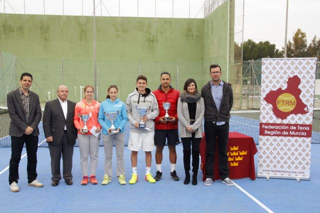 Jesús García y Alba Rey, campeones regionales absolutos de tenis