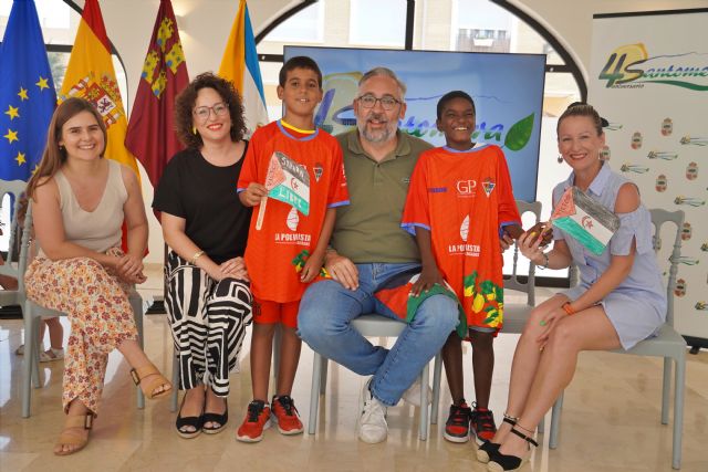 Dos niños saharauis disfrutan de unas 'vacaciones en paz' en Santomera