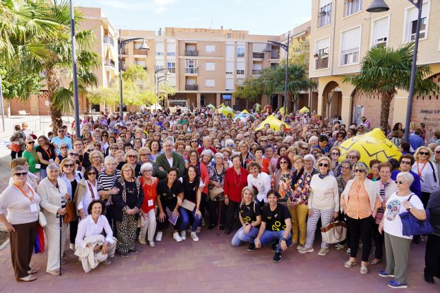 Más de 800 personas celebran el Día Internacional de las Amas de Casa y el Consumo Familiar en Santomera