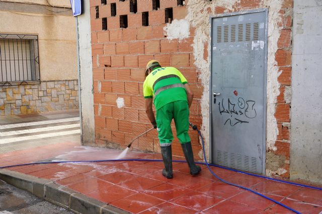 El Ayuntamiento de Santomera pone en marcha un plan de choque de limpieza