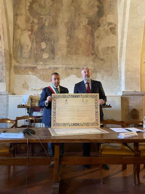 Santomera y Todi sellan su hermanamiento para estrechar lazos culturales, sociales y educativos Santomera y Todi sellan su hermanamiento para estrechar lazos culturales, sociales y educativos